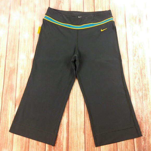 Nike Dri Fit Livestrong Women's Capri Leggings - Picture 1 of 7